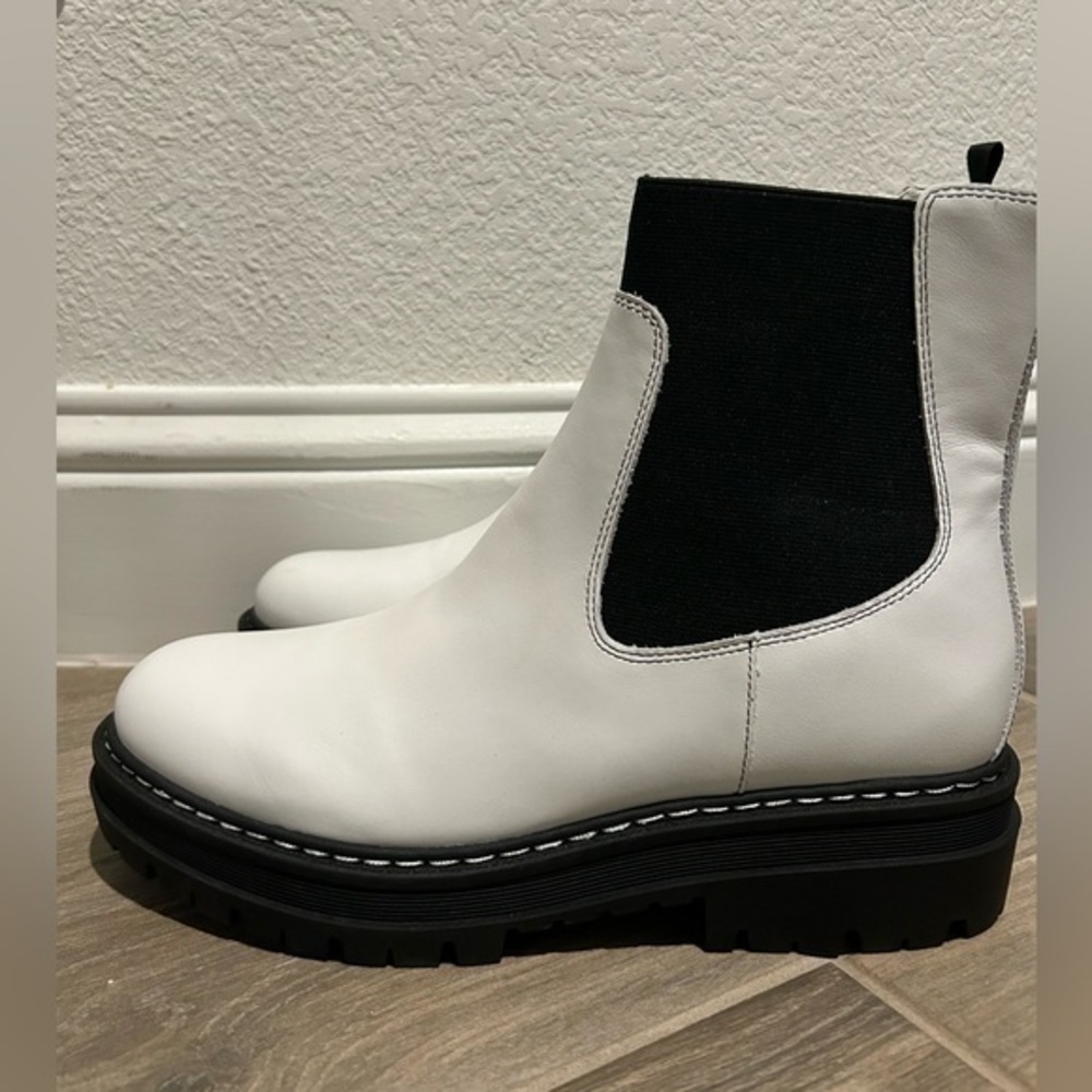 New Mark Fisher white leather, black sole bootie. Size 10M